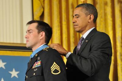 President Barack Obama presents Clint Romesha with the medal of honor.