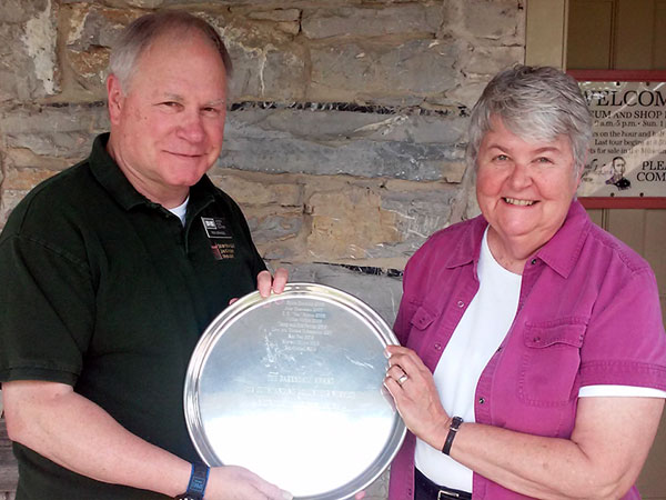 Two SJH volunteers holding award